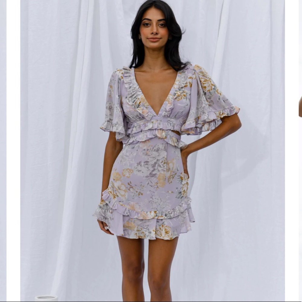 Selfie Leslie lavender floral short sleeve mini dress with cut out size XS